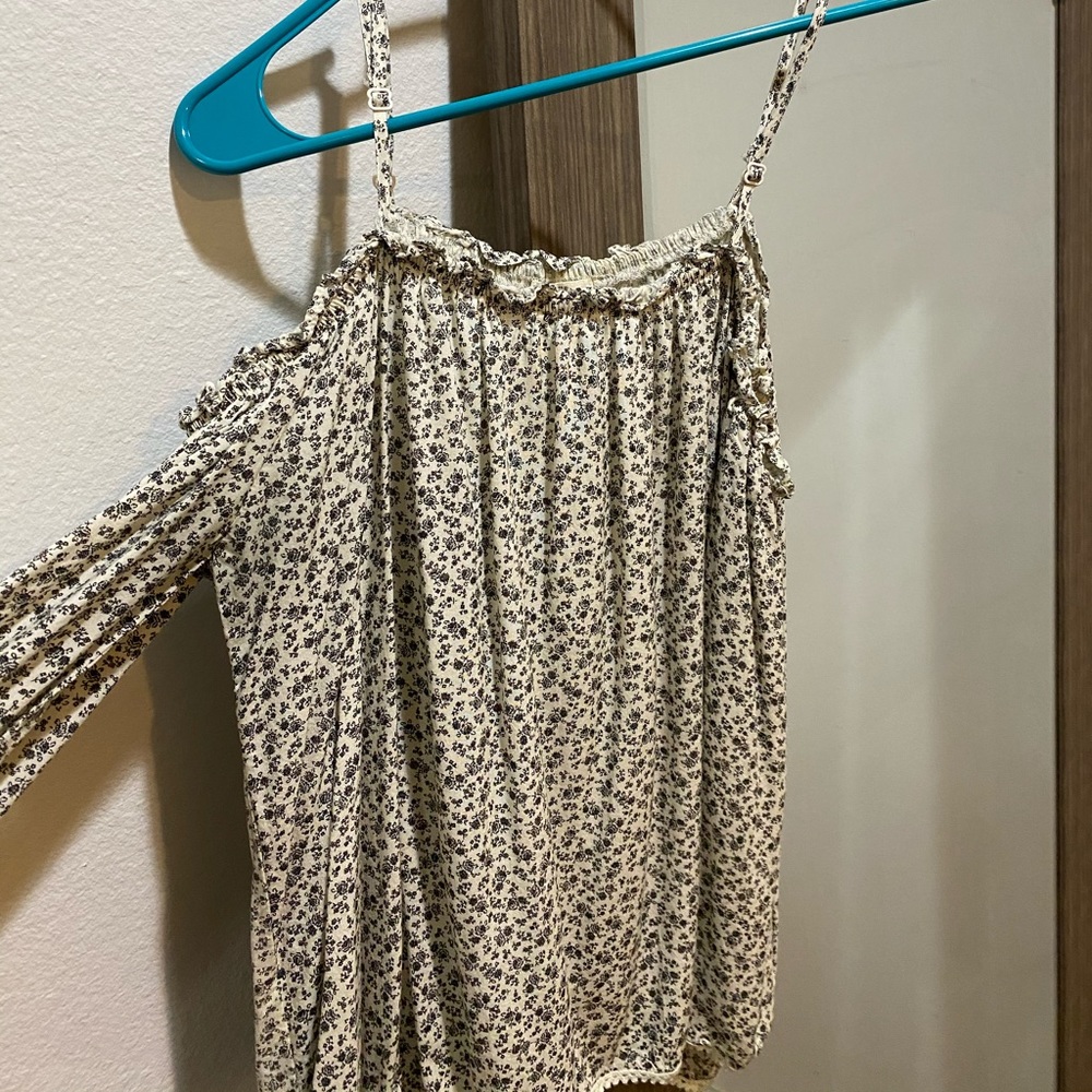 Long sleeve open shoulder